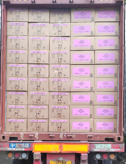 Voles Factory fortsatte att exportera handkräm och fotvårdsprodukter till USA i augusti och upprätthöll ett stabilt samarbete.